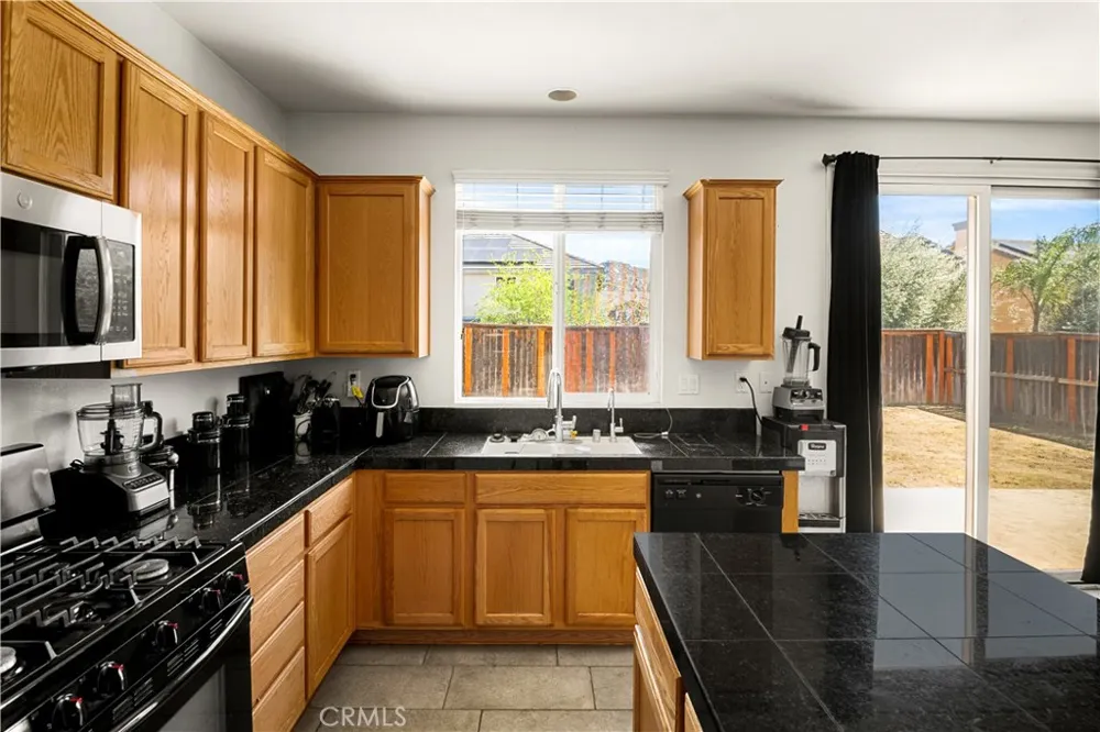 3873 Strand Perris, CA 92571