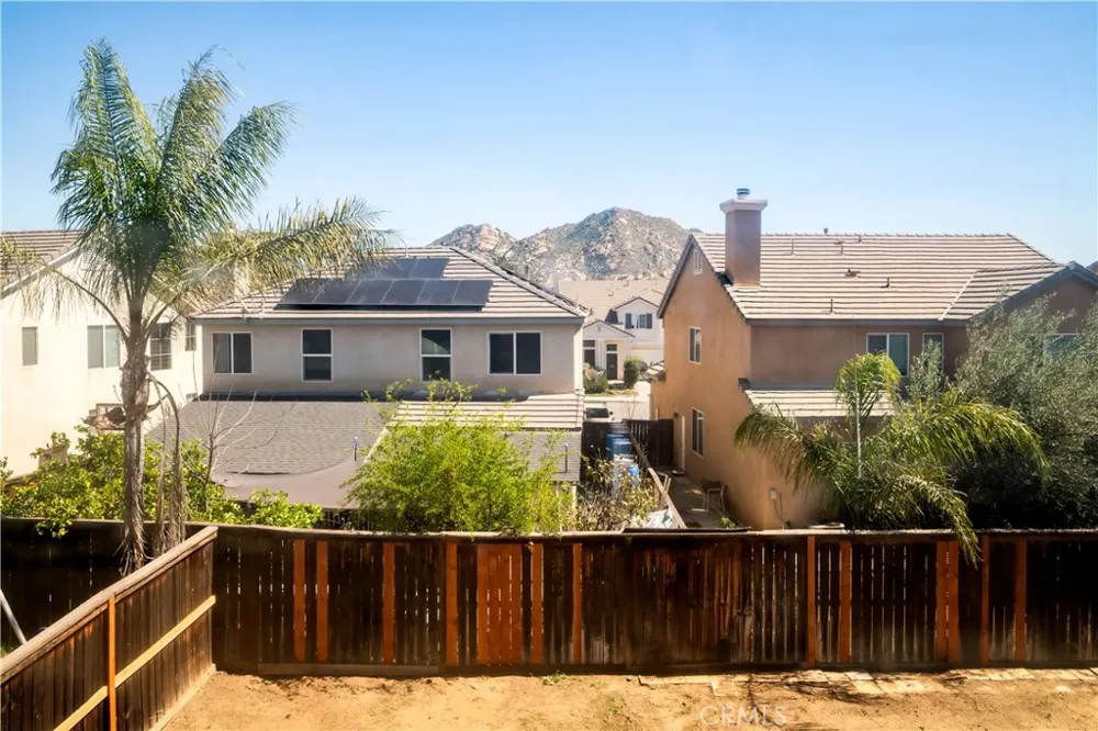3873 Strand Perris, CA 92571