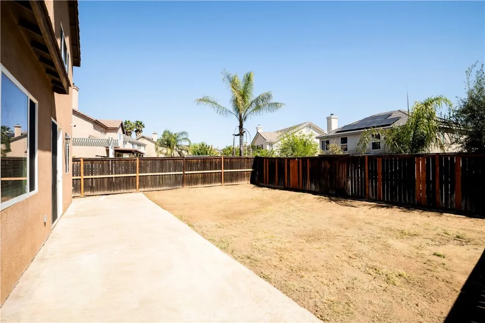 3873 Strand Perris, CA 92571