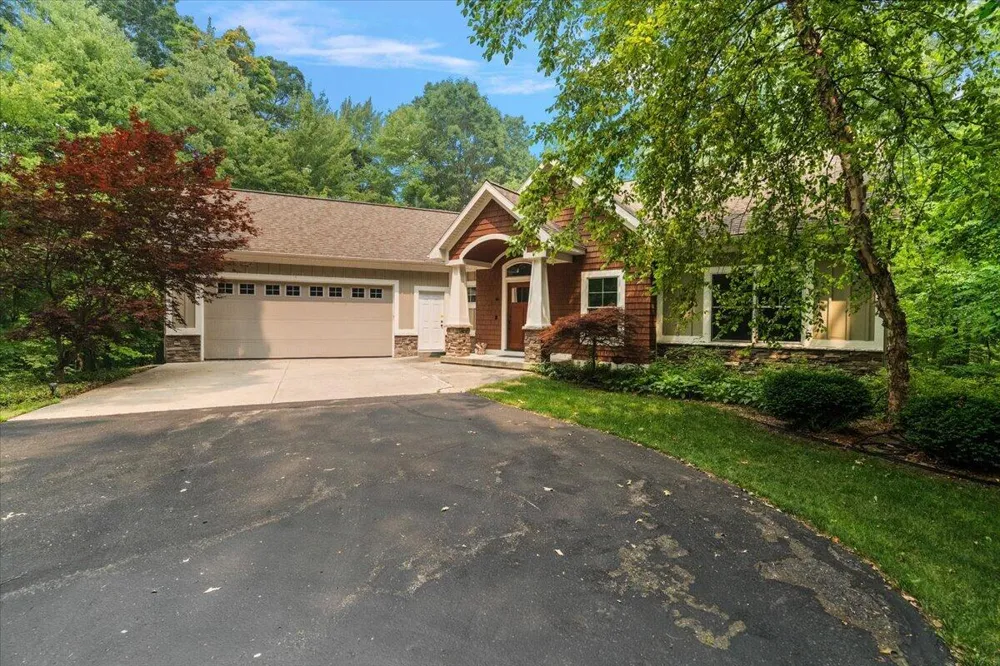 2066 Meek Drive NE Belmont, MI 49306
