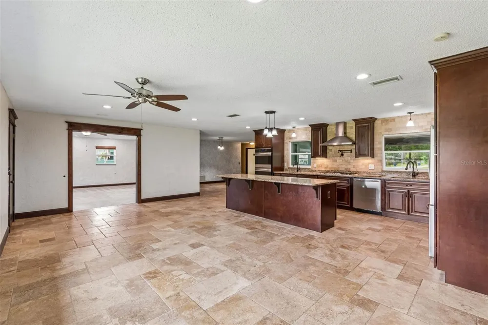 1322 W VOORHIS AVENUE Deland, FL 32720