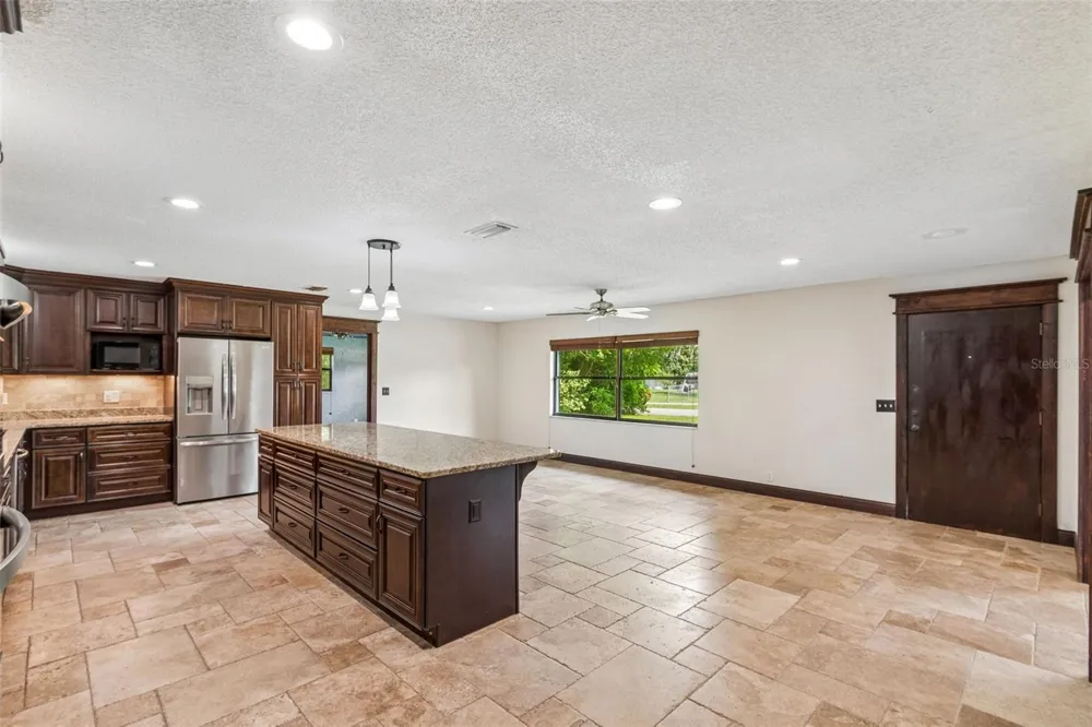 1322 W VOORHIS AVENUE Deland, FL 32720