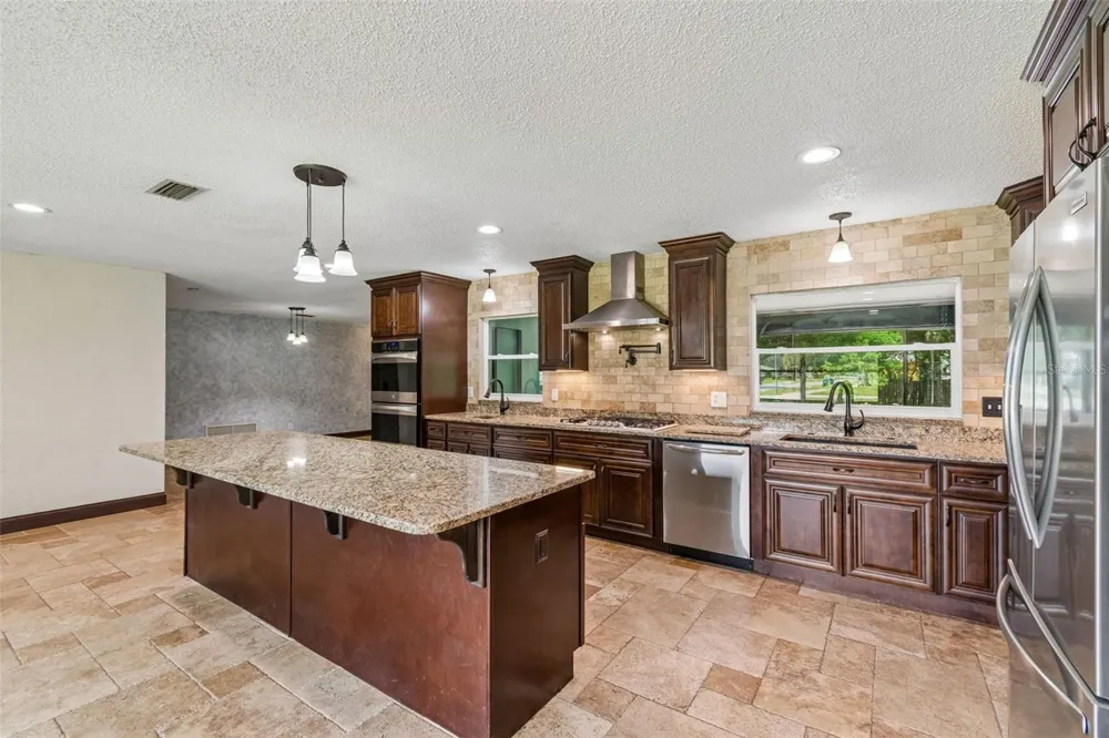 1322 W VOORHIS AVENUE Deland, FL 32720