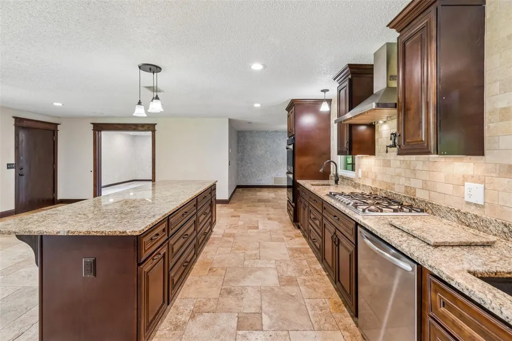 1322 W VOORHIS AVENUE Deland, FL 32720