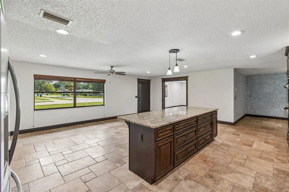 1322 W VOORHIS AVENUE Deland, FL 32720