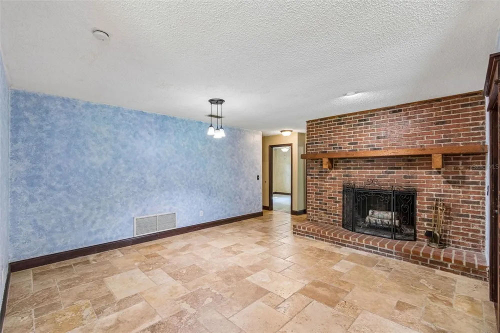 1322 W VOORHIS AVENUE Deland, FL 32720