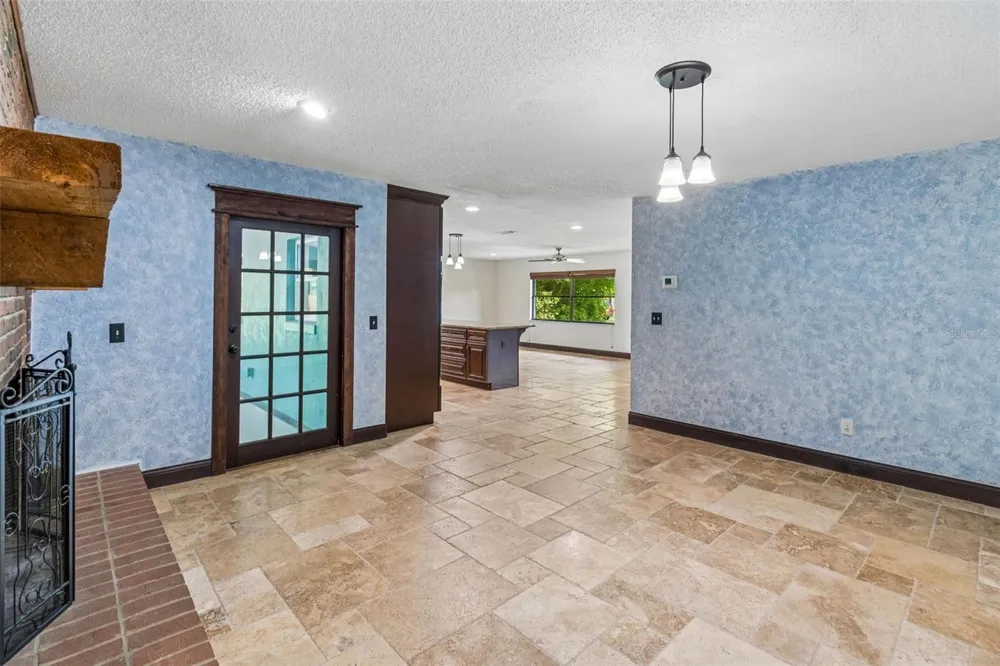 1322 W VOORHIS AVENUE Deland, FL 32720