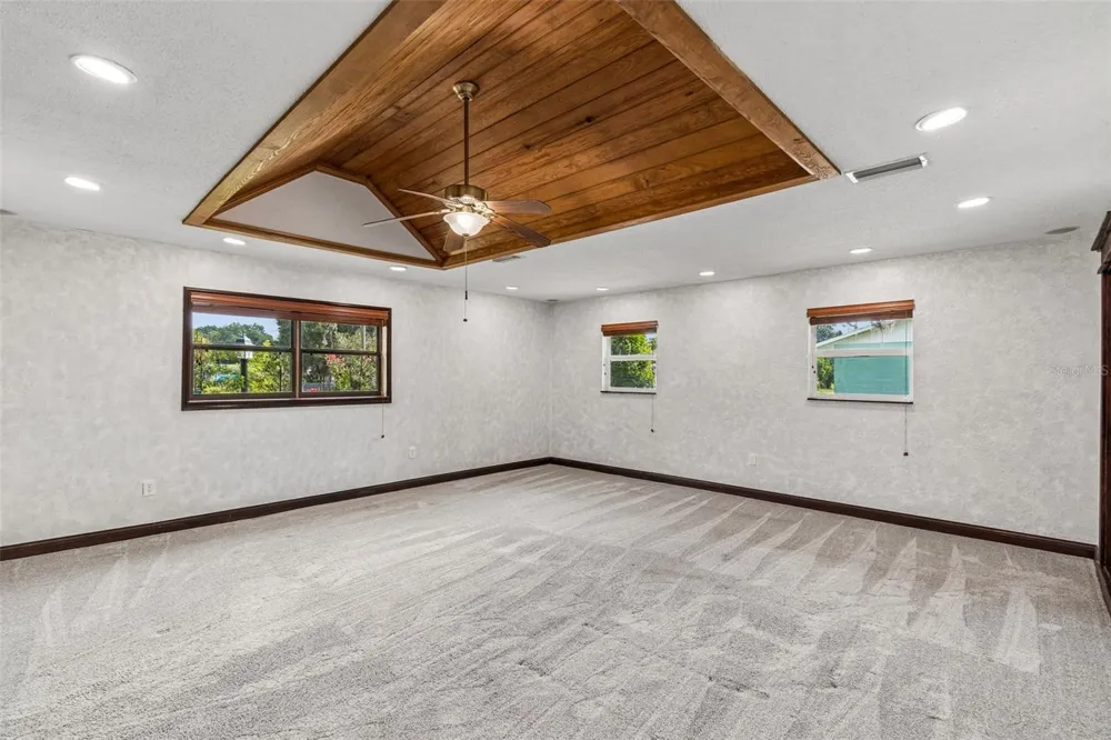 1322 W VOORHIS AVENUE Deland, FL 32720