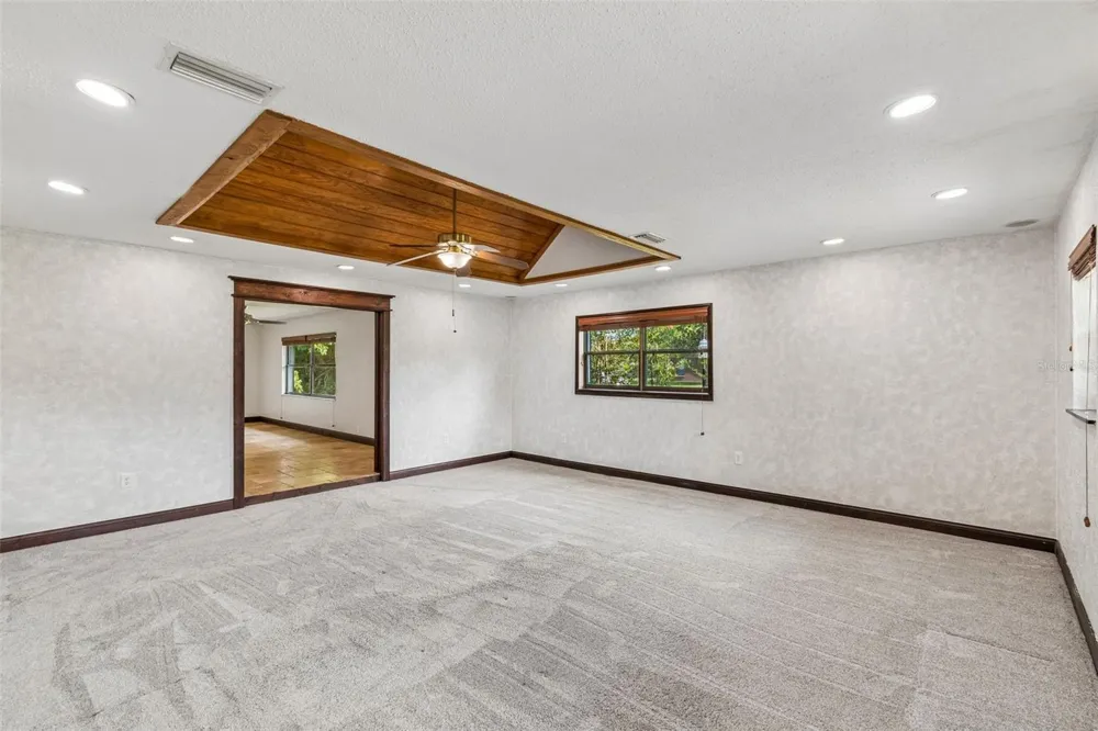 1322 W VOORHIS AVENUE Deland, FL 32720