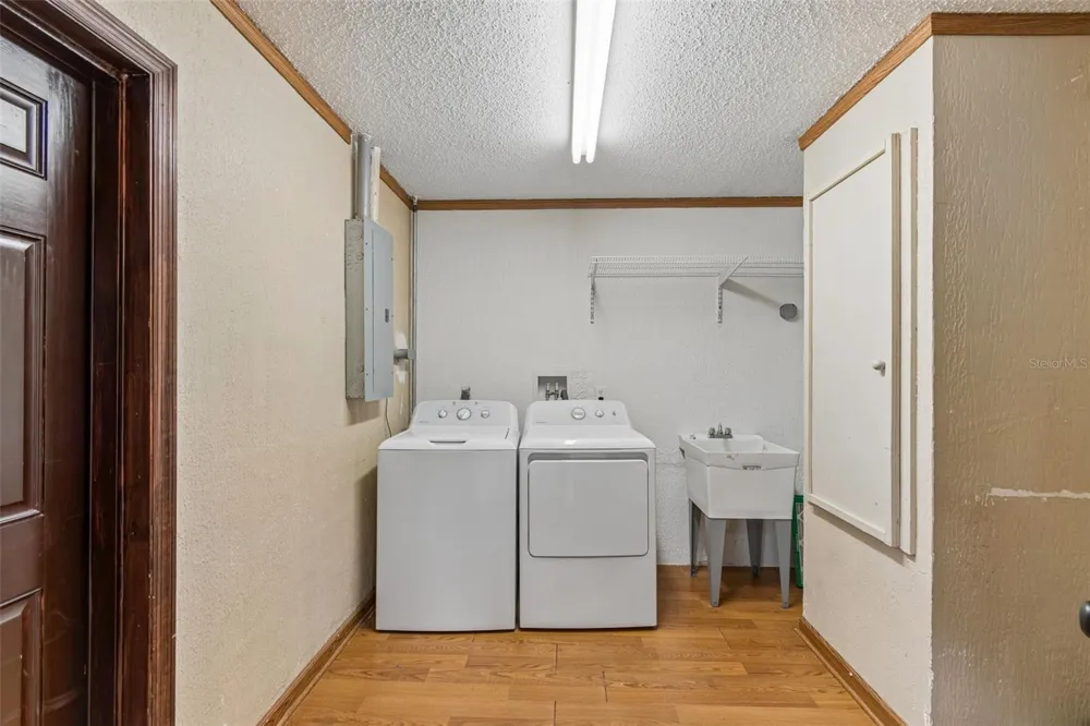1322 W VOORHIS AVENUE Deland, FL 32720