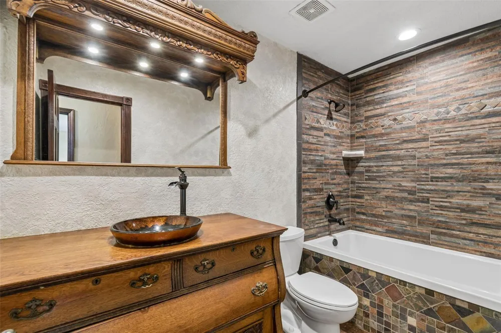 1322 W VOORHIS AVENUE Deland, FL 32720