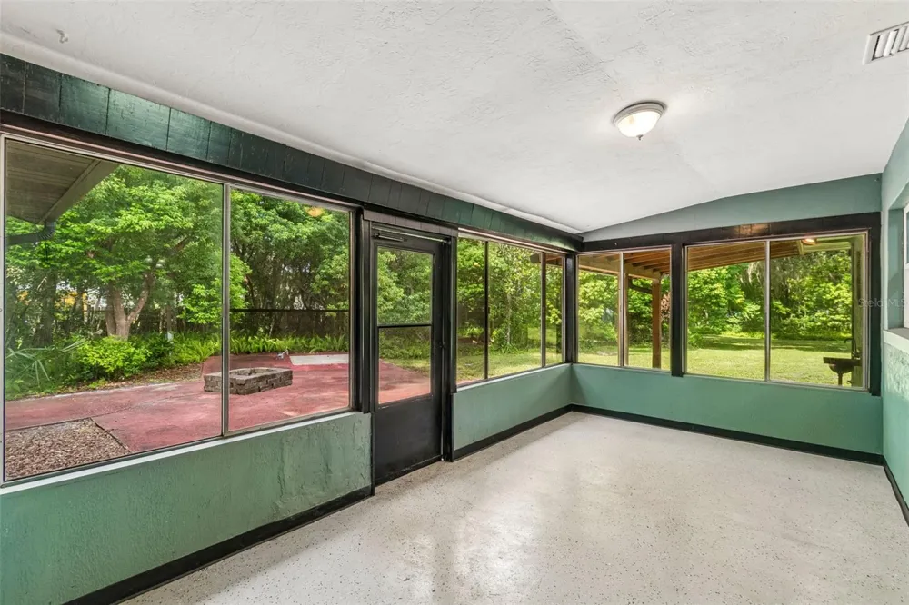 1322 W VOORHIS AVENUE Deland, FL 32720
