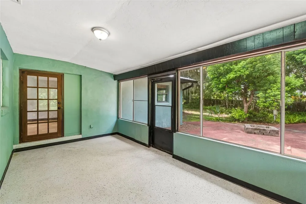 1322 W VOORHIS AVENUE Deland, FL 32720