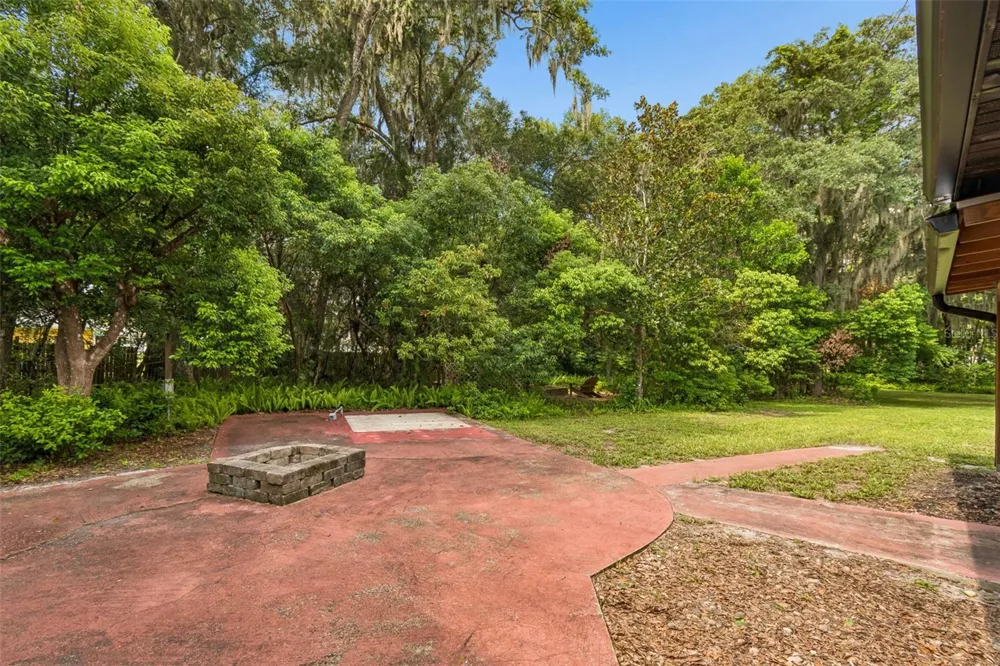 1322 W VOORHIS AVENUE Deland, FL 32720