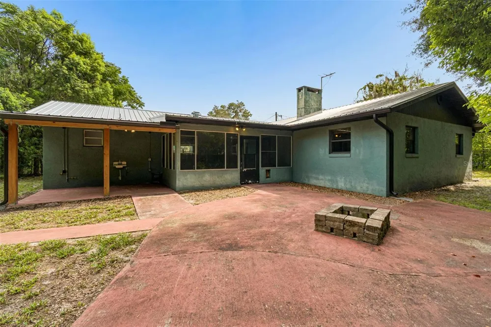 1322 W VOORHIS AVENUE Deland, FL 32720