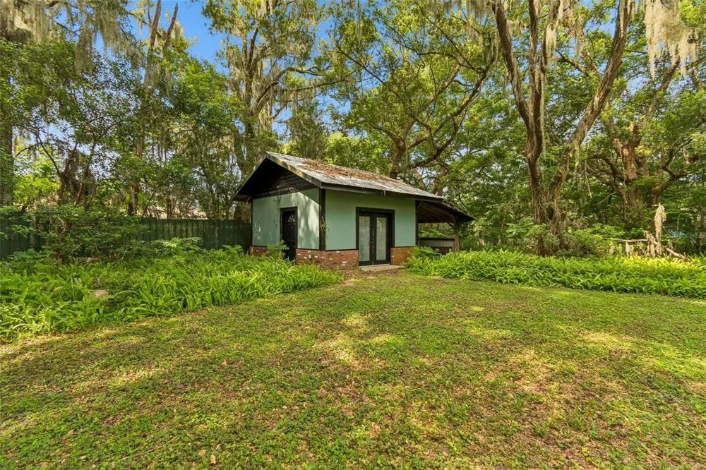 1322 W VOORHIS AVENUE Deland, FL 32720