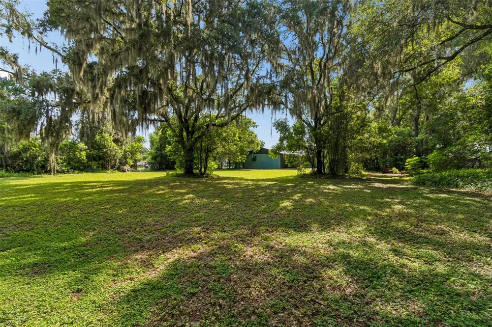 1322 W VOORHIS AVENUE Deland, FL 32720