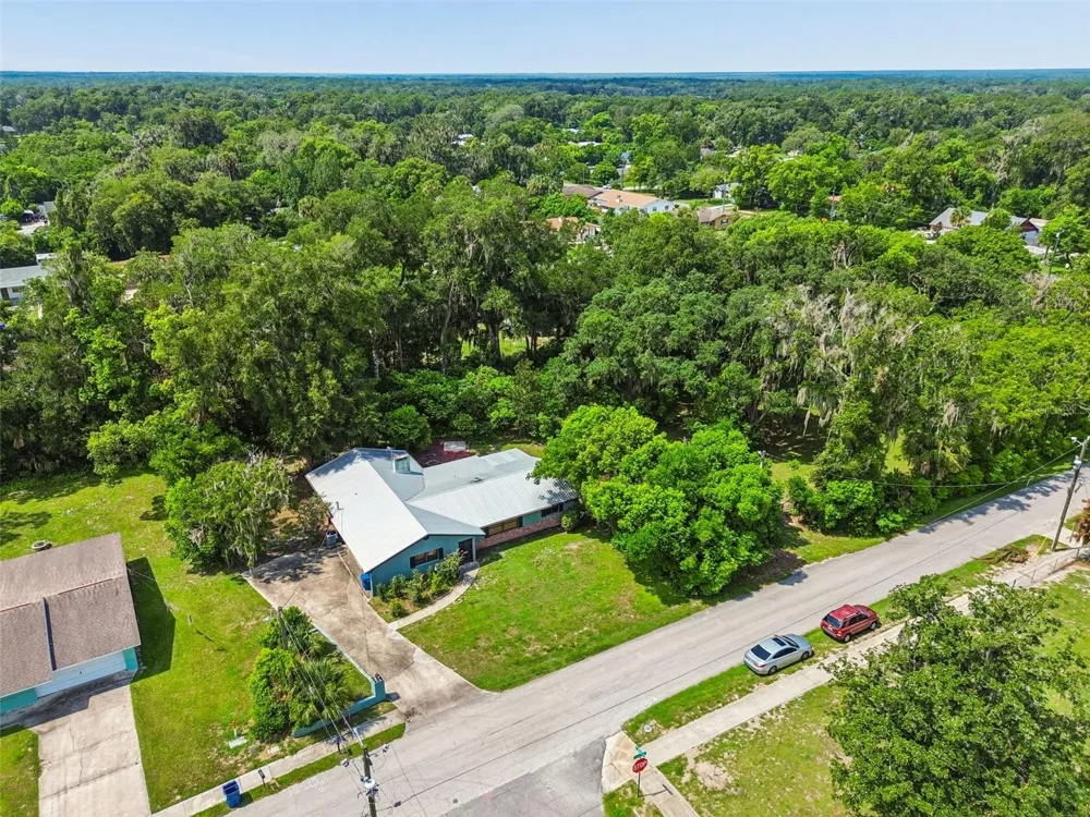 1322 W VOORHIS AVENUE Deland, FL 32720