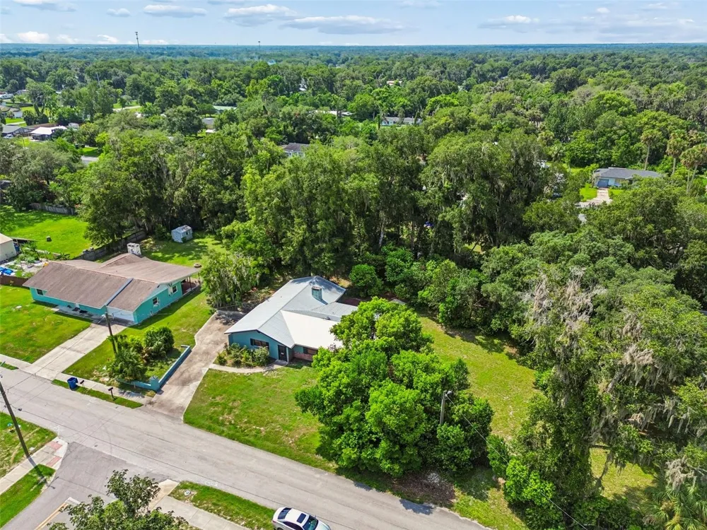 1322 W VOORHIS AVENUE Deland, FL 32720