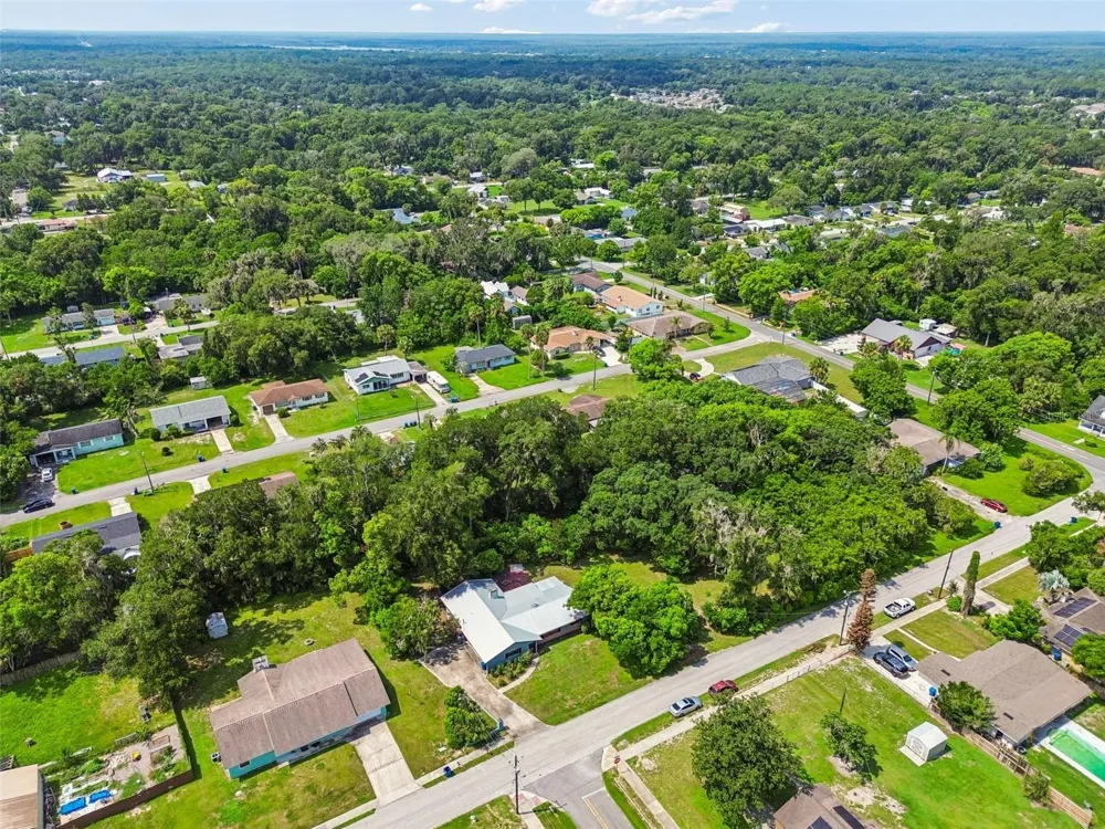 1322 W VOORHIS AVENUE Deland, FL 32720