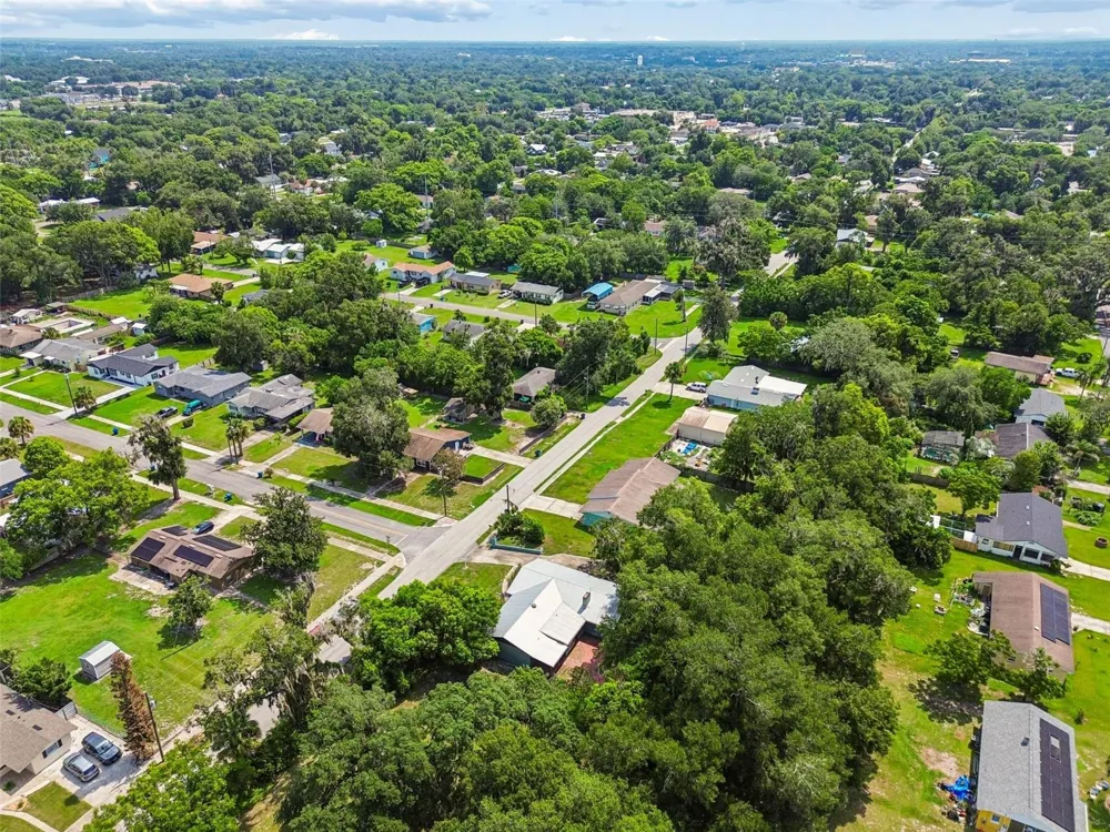 1322 W VOORHIS AVENUE Deland, FL 32720