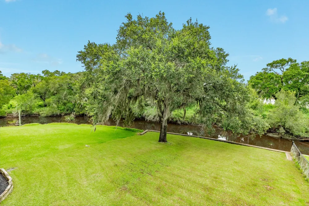 6840 County Road 659 Brazoria, TX 77422