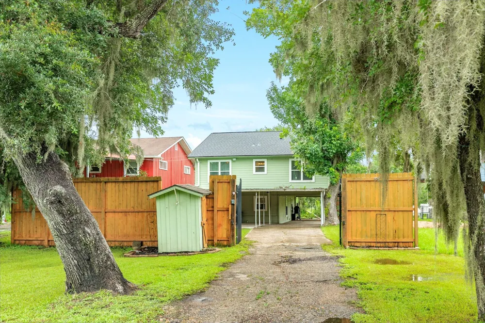 6840 County Road 659 Brazoria, TX 77422