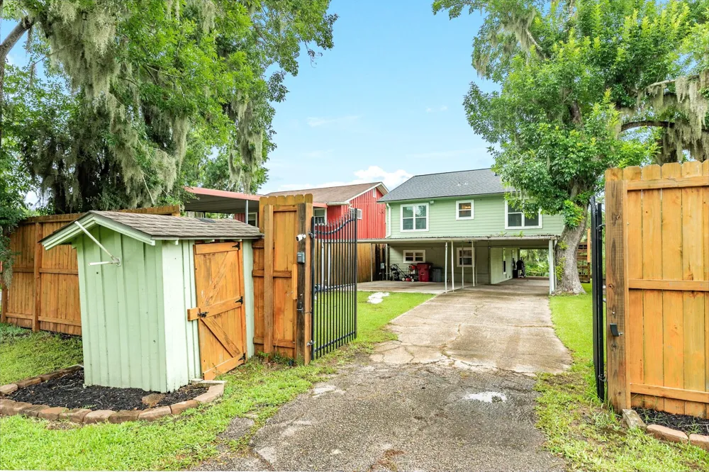 6840 County Road 659 Brazoria, TX 77422
