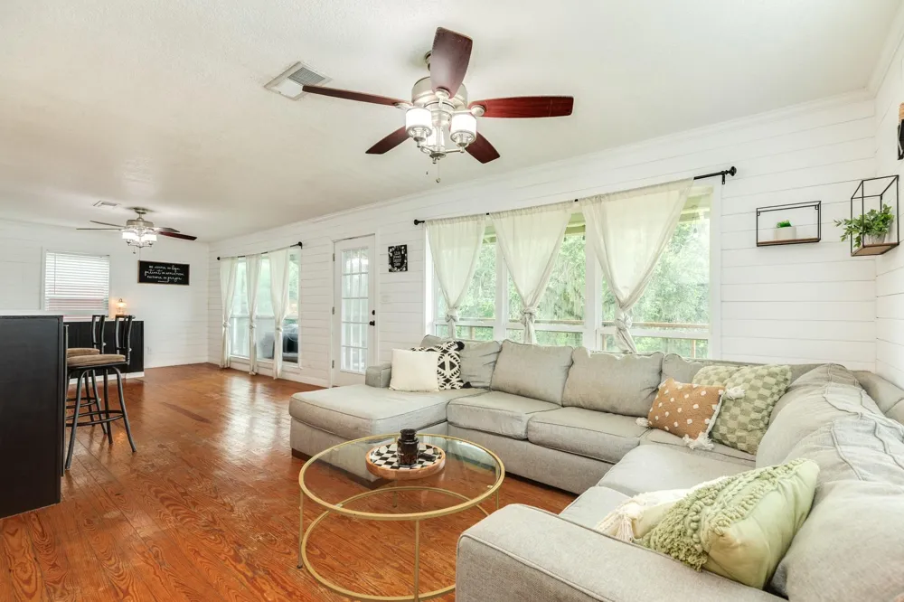 6840 County Road 659 Brazoria, TX 77422