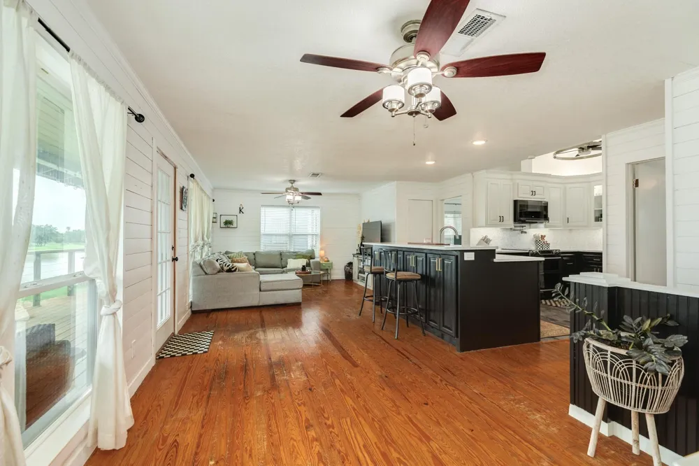 6840 County Road 659 Brazoria, TX 77422