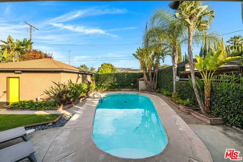 3416 W Clark Avenue Burbank, CA 91505