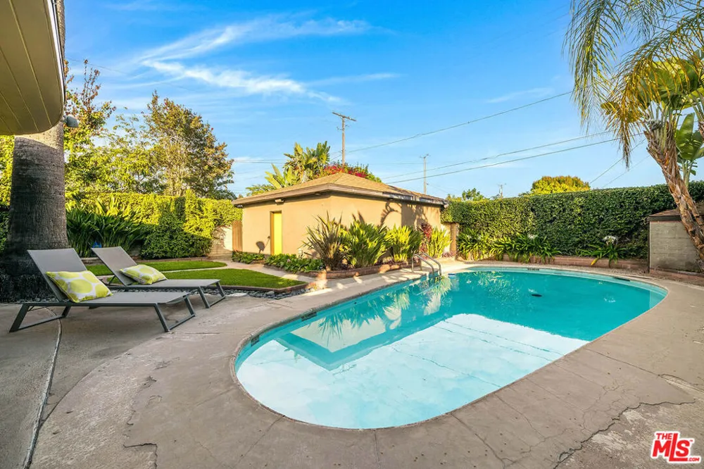3416 W Clark Avenue Burbank, CA 91505