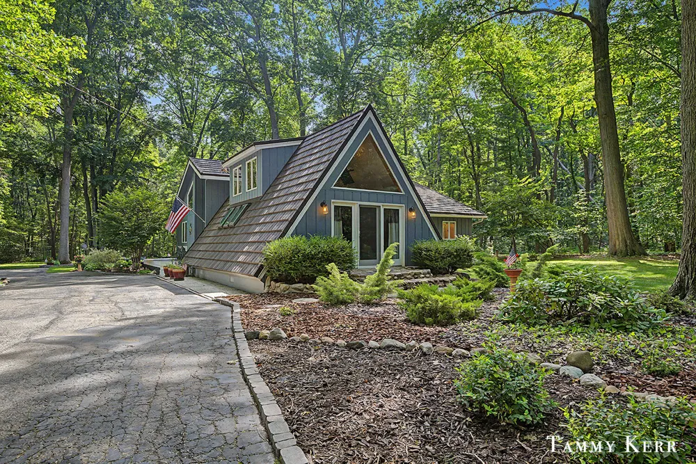 6051 Old Allegan Road Saugatuck Township, MI 49453