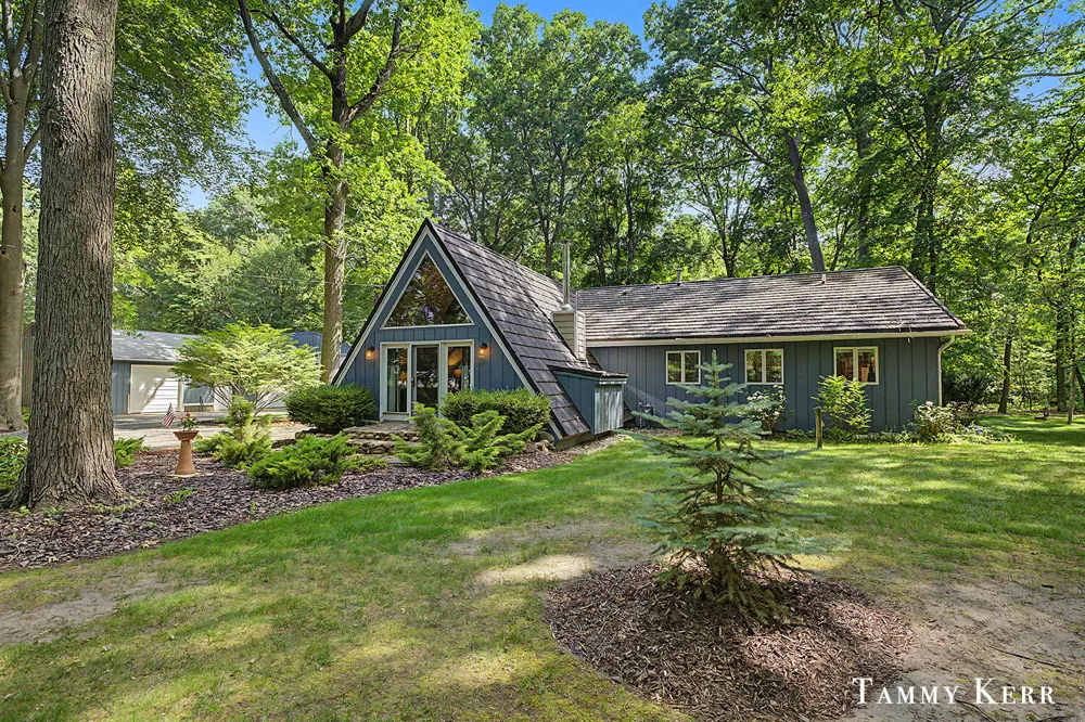 6051 Old Allegan Road Saugatuck Township, MI 49453
