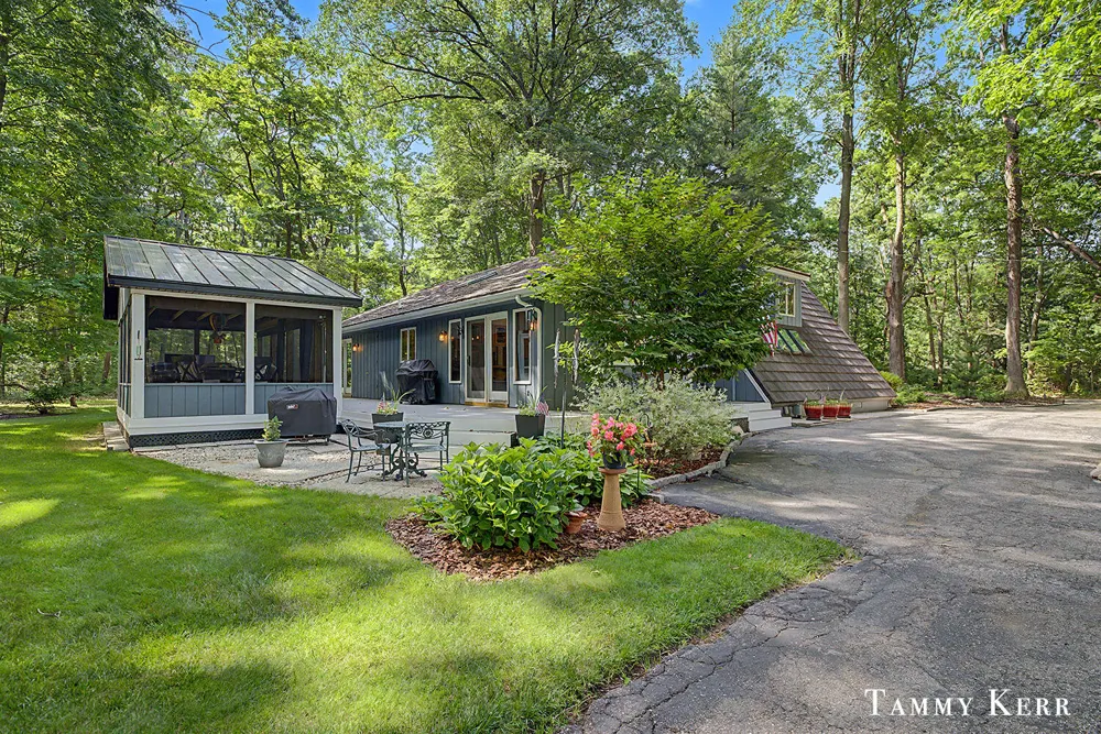6051 Old Allegan Road Saugatuck Township, MI 49453