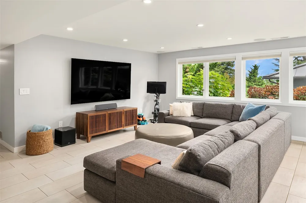 6340 NE Windermere Road Seattle, WA 98105