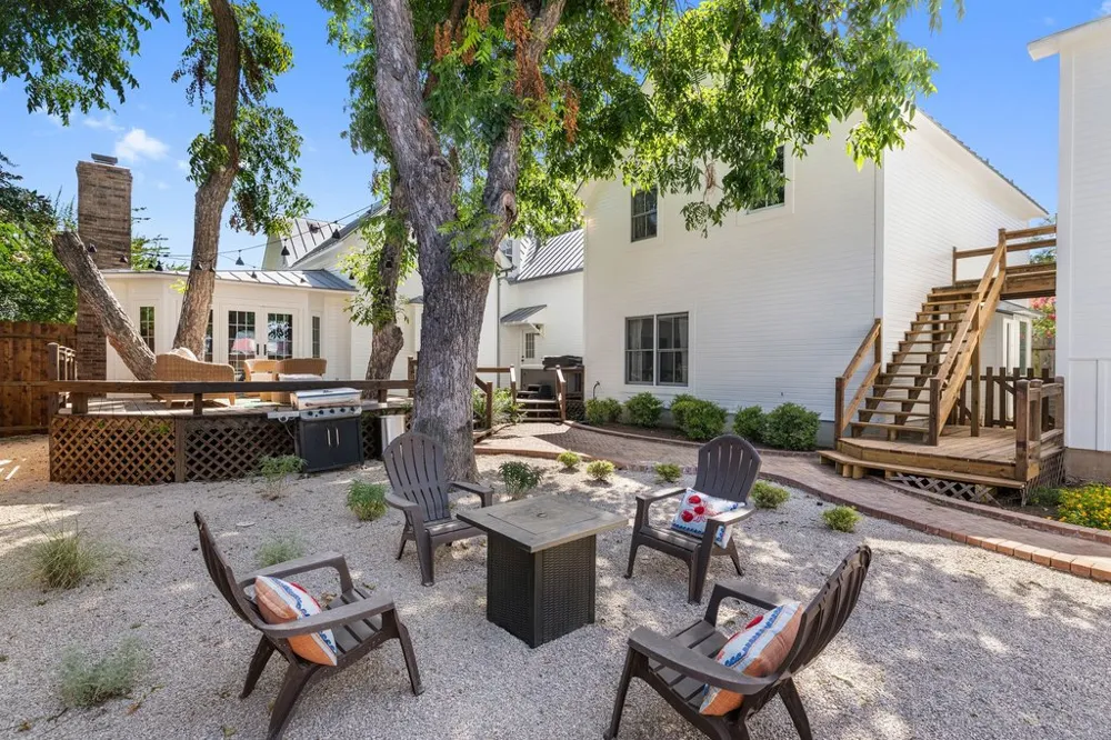 308 E Travis Street Fredericksburg, TX 78624