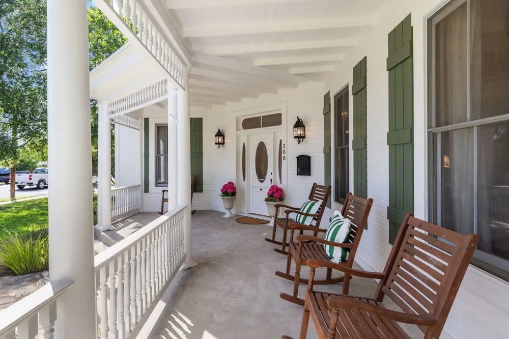 308 E Travis Street Fredericksburg, TX 78624