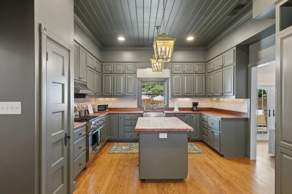 308 E Travis Street Fredericksburg, TX 78624