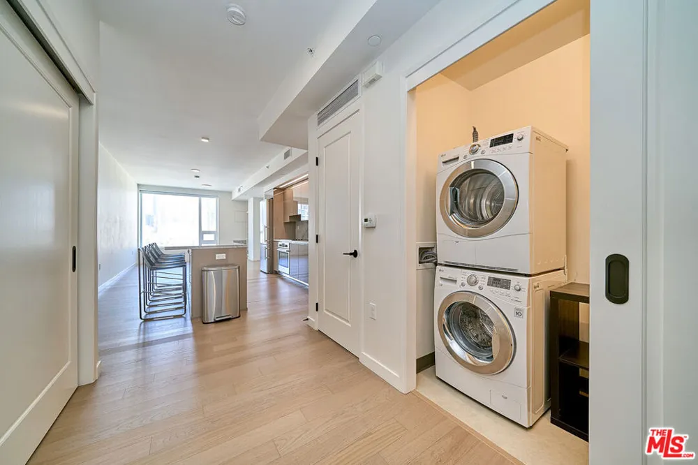 1050 S Grand Avenue #1008 Los Angeles, CA 90015