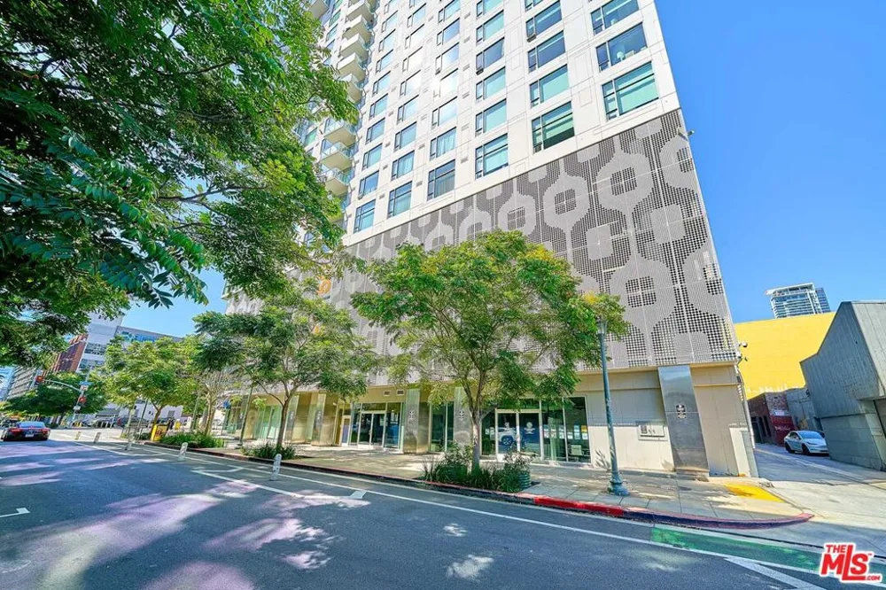 1050 S Grand Avenue #1008 Los Angeles, CA 90015