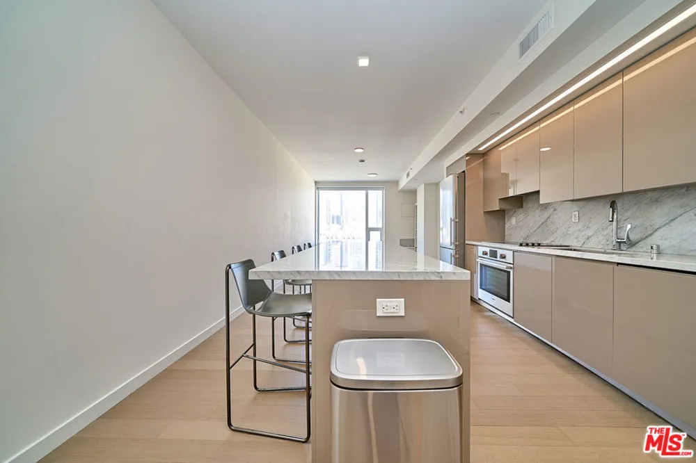 1050 S Grand Avenue #1008 Los Angeles, CA 90015