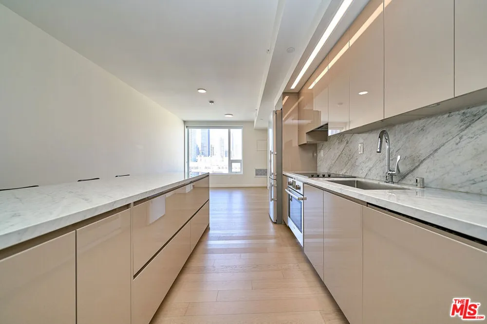 1050 S Grand Avenue #1008 Los Angeles, CA 90015