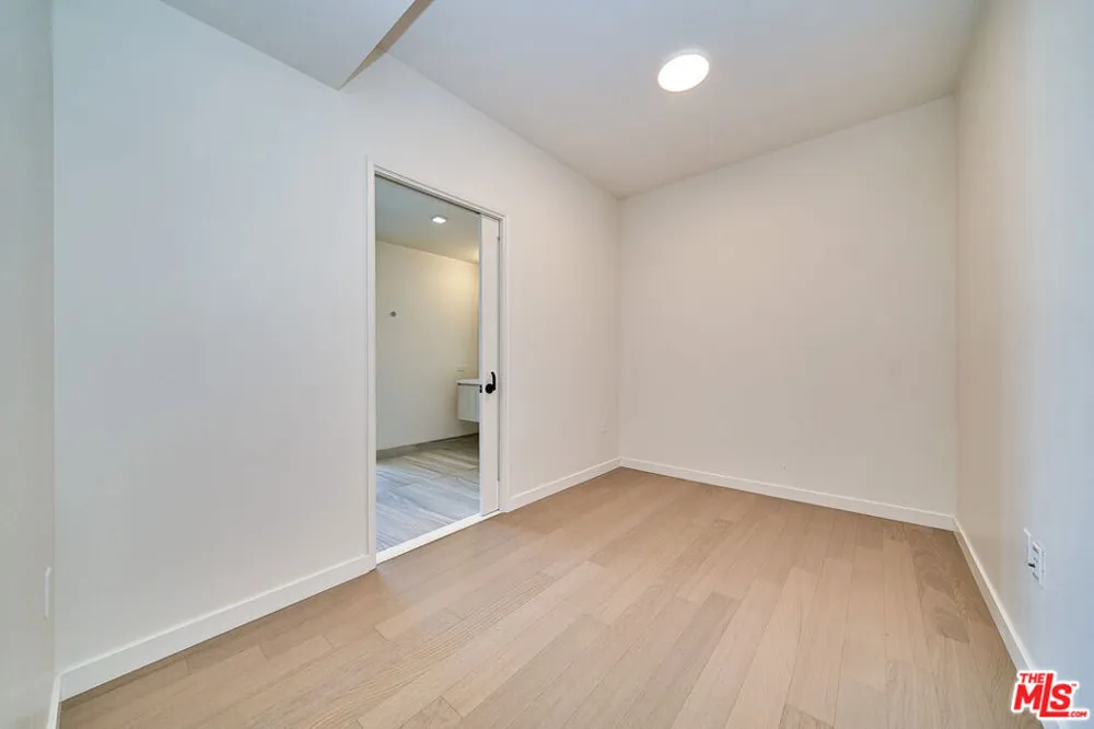 1050 S Grand Avenue #1008 Los Angeles, CA 90015