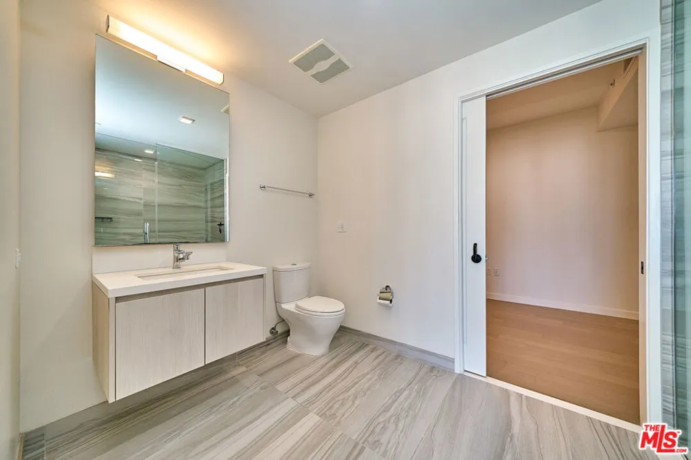 1050 S Grand Avenue #1008 Los Angeles, CA 90015