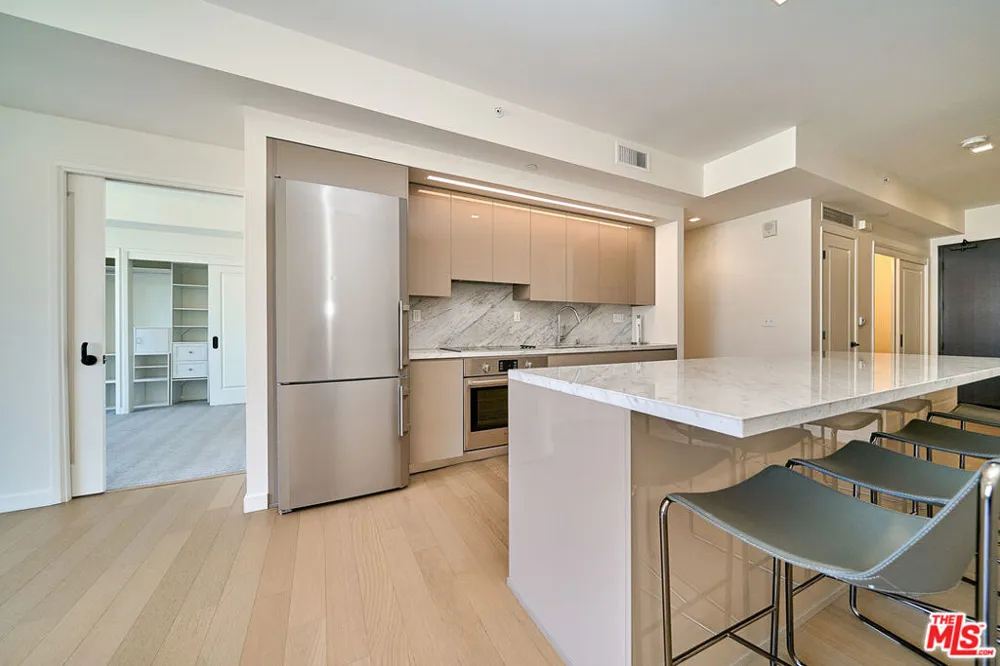 1050 S Grand Avenue #1008 Los Angeles, CA 90015