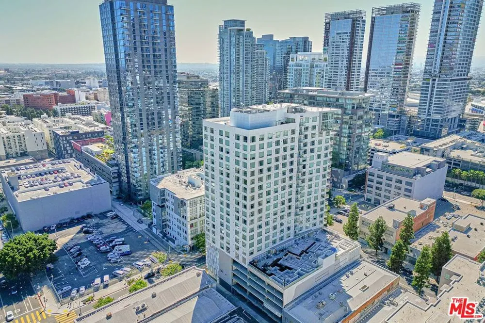 1050 S Grand Avenue #1008 Los Angeles, CA 90015