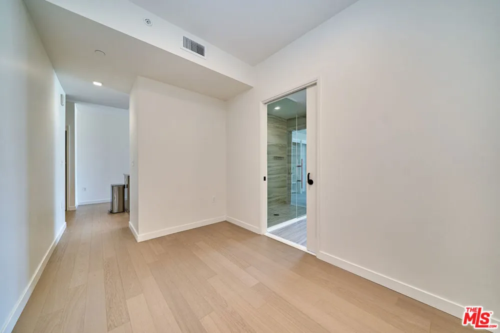 1050 S Grand Avenue #1008 Los Angeles, CA 90015