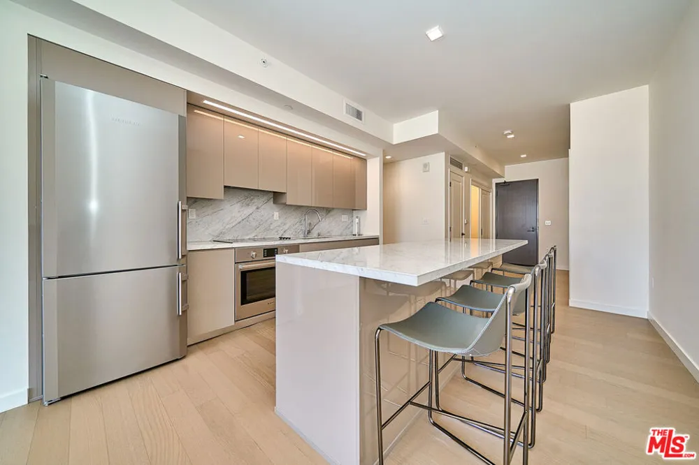 1050 S Grand Avenue #1008 Los Angeles, CA 90015