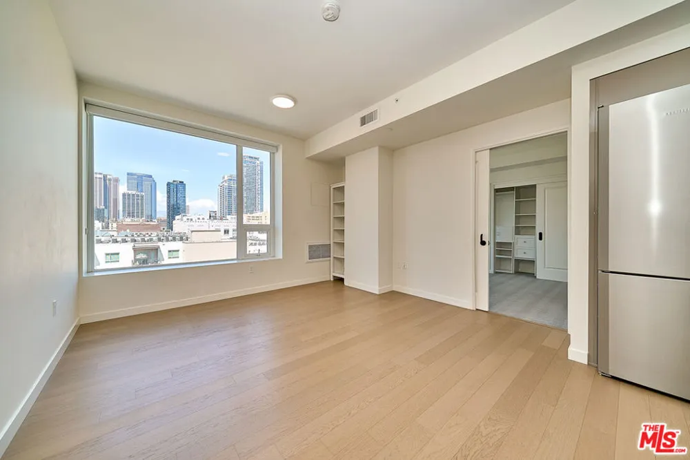 1050 S Grand Avenue #1008 Los Angeles, CA 90015